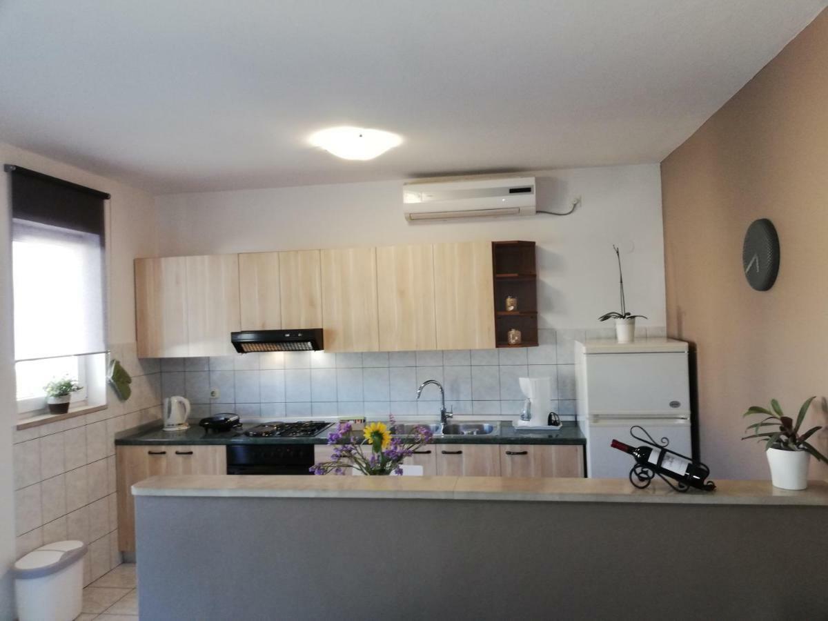 Apartman Katica Banjol Extérieur photo